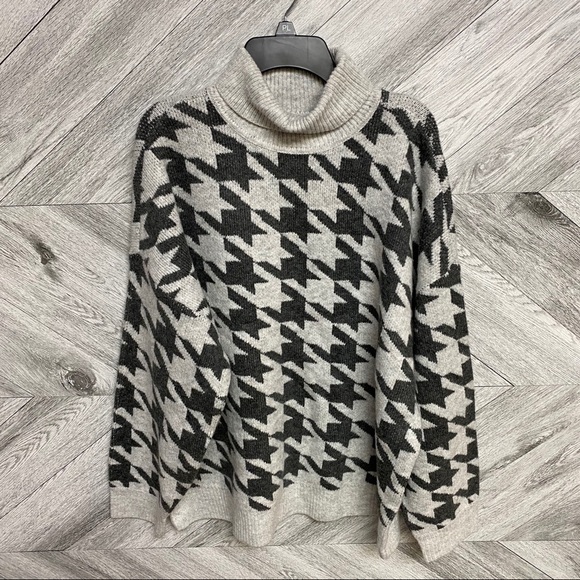 Vince Camuto | Cozy Houndstooth Turtleneck Sweater - Picture 2 of 8